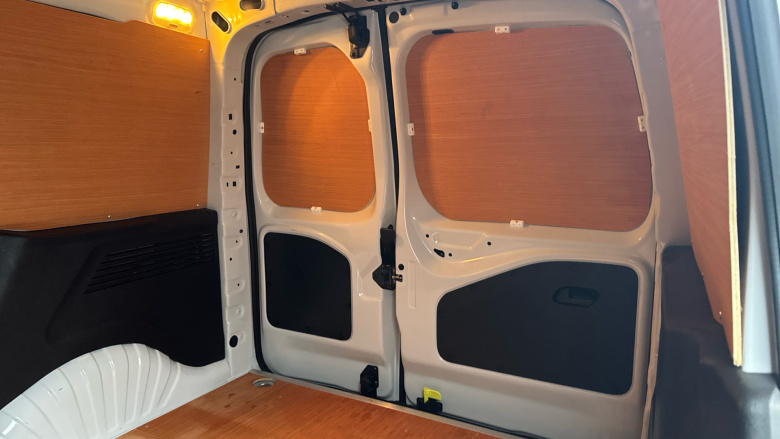 Peugeot Partner E-Standard 800 100kW 50kWh Professional Premium + Van Auto